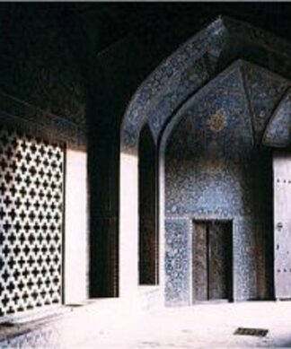 تاثيرات روانشناختی و معنوی نور و رنگ خانه های سنتی ايرانی بر ساکنان