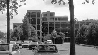Diagoon housing